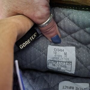 Men military heavy boots with gor tex linings